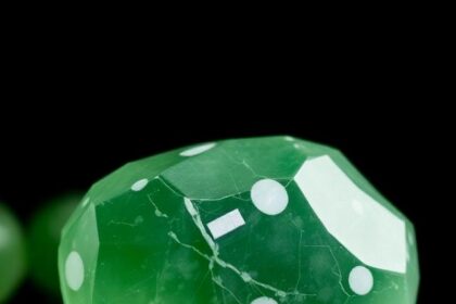 Jadeitový Kameň: A Guide to Jadeite's Beauty and Power